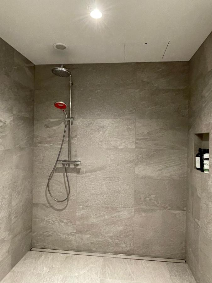 Pisa House Lakefront Boutique B&B Кромуел Екстериор снимка